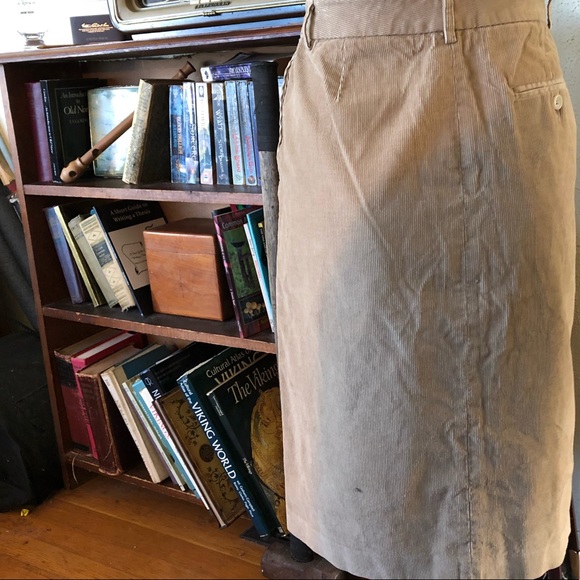 Banana Republic corduroy skirt - Picture 5 of 7